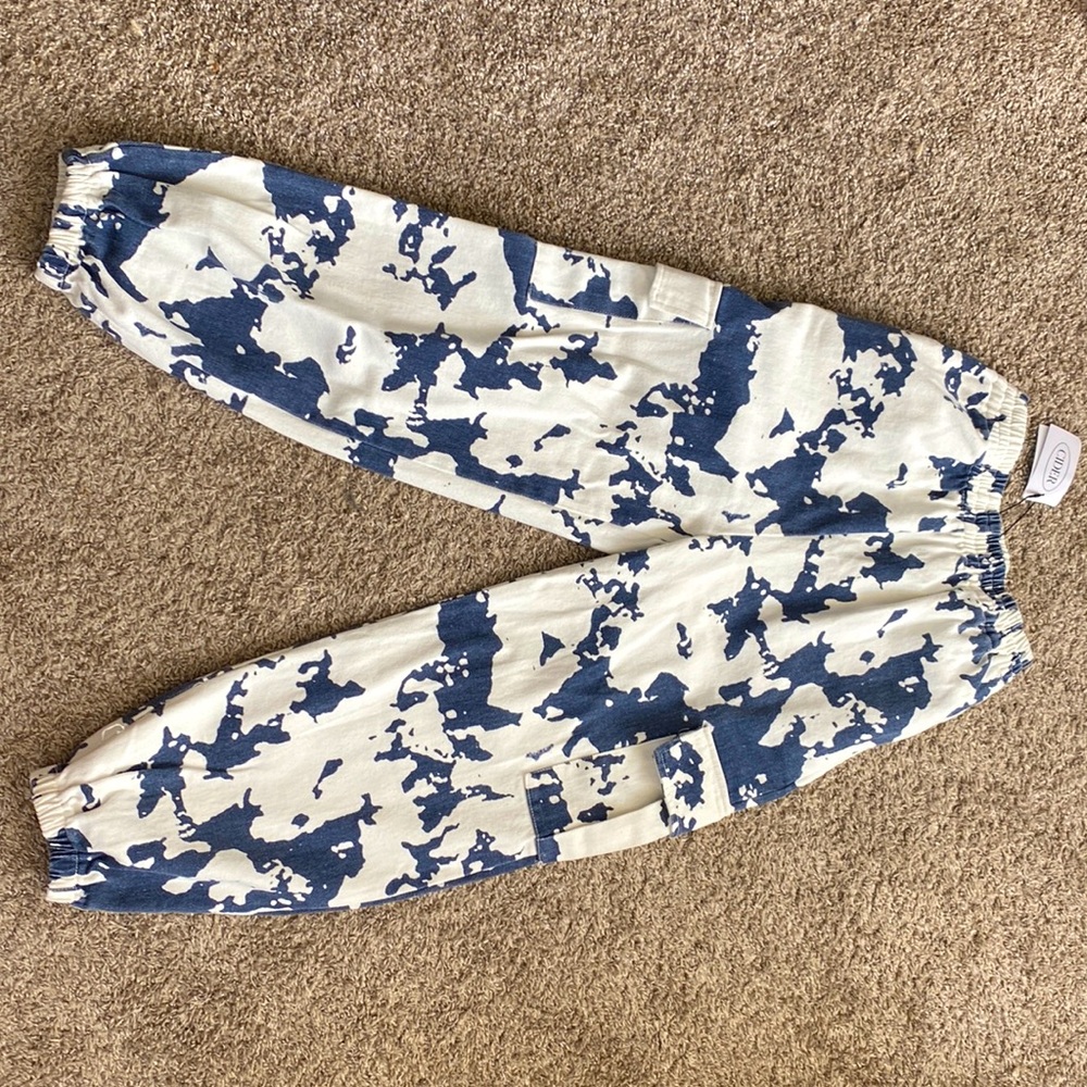 Size small, fits size 4-6. Never worn